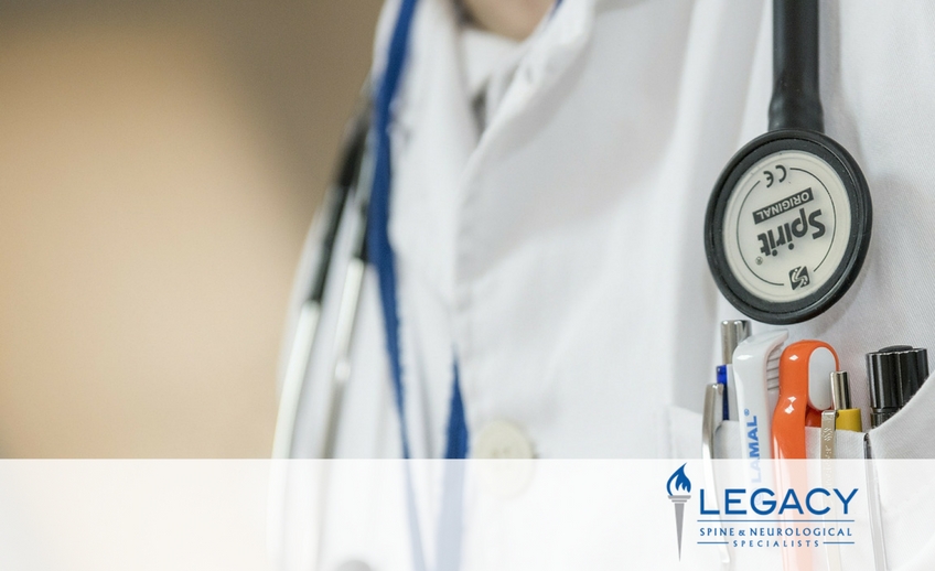 Neurosurgeon vs Orthopedic Surgeon Which is Right For You? Legacy Spine & Neurological